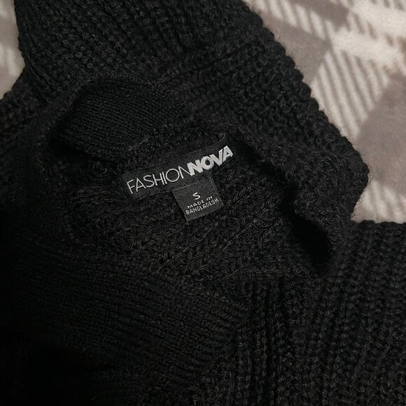 Black Crisscross Sweater Dress – Cozy & Chic ✨ - Picture 4 of 4